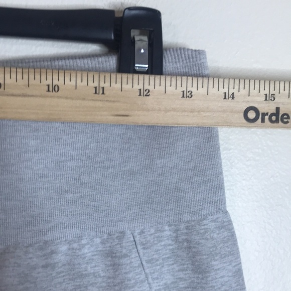 - Fabletics Sync High Waist Perforated Compression Heathered light Gray leggings - Picture 6 of 12